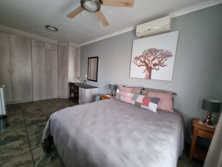 5 Bedroom Property for Sale in Mooinooi North West